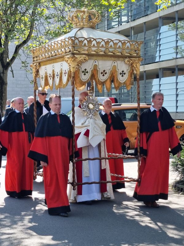 Pinksterprocessie in Maastricht in Seizoensgebonden